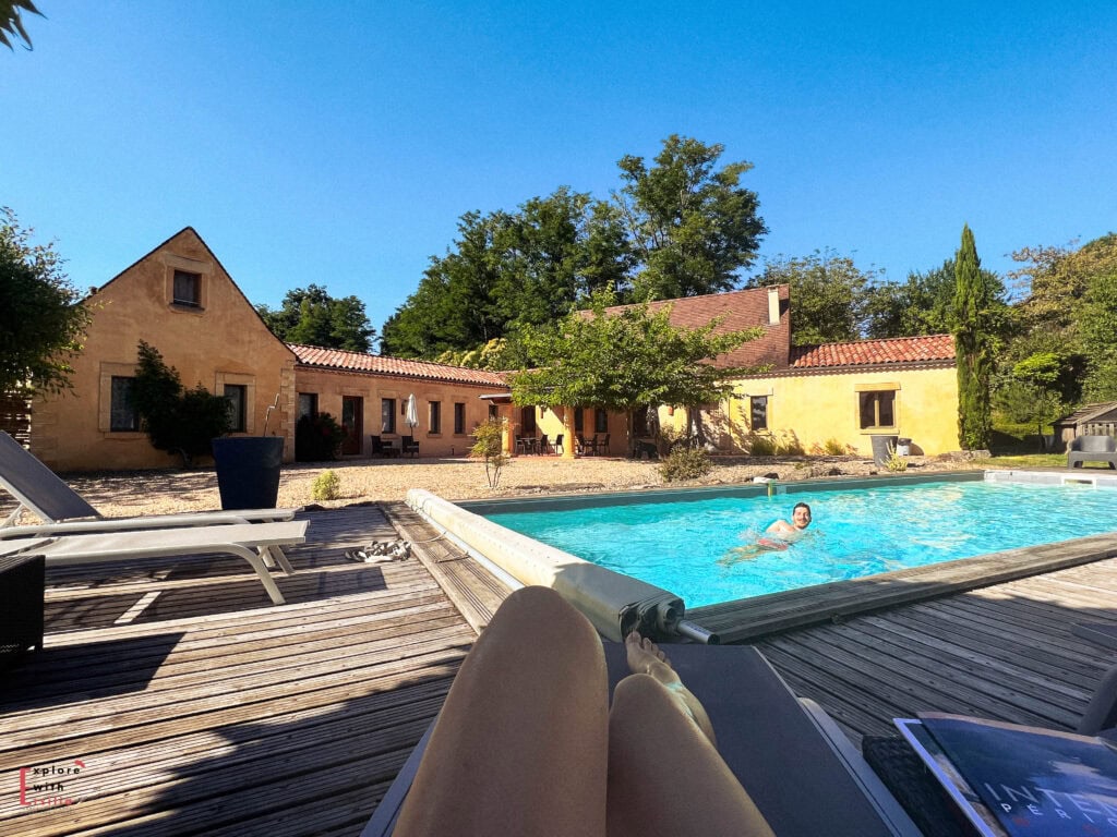 a view of a pool and a terrace, in front of an old farmhouse, during our stay in the medieval village of sarlat la caneda